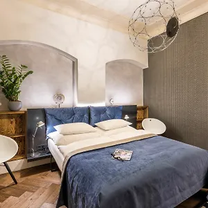 Hotel apartamentowy Mooo By The Castle Praga